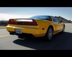 Acura (Honda) NSX Sights & Sounds — Beauty, Exhaust, Fly-by