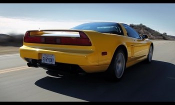 Acura (Honda) NSX Sights & Sounds — Beauty, Exhaust, Fly-by