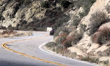 Chevrolet Camaro Z28 Sights & Sounds – Beauty, Exhaust, Fly-by
