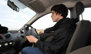 Next Government urged to issue guidelines on in-car tech safety