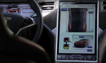 Tesla Model S – Touch Screen Interface – Exotic Driver