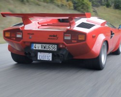 Lamborghini Countach Sights & Sounds – Beauty, Exhaust, Fly-by