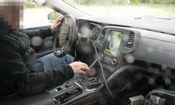2016 Renault Laguna: First glimpse of interior design