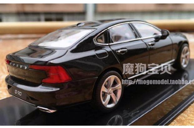 Volvo S90 Black Model Rear