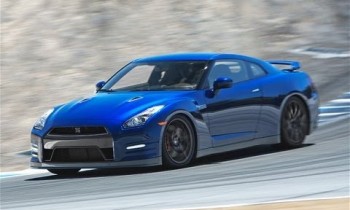 2012 Nissan GT-R Hot Lap! – 2011 Best Driver’s Car Contender