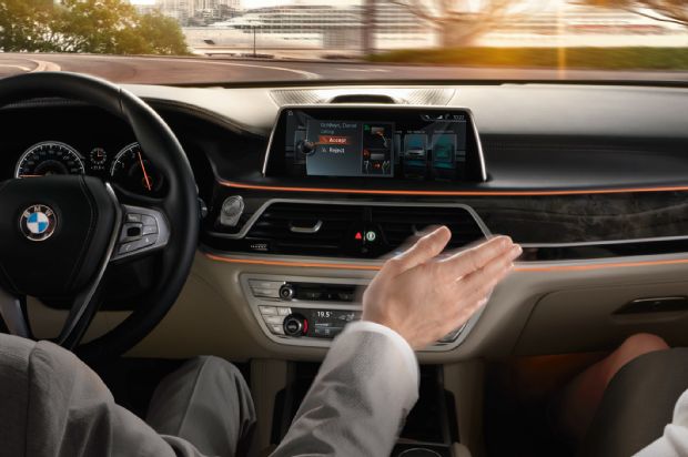 2016 BMW 750Li XDrive Center Stack View
