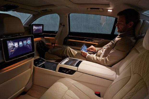 2016 BMW 750Li XDrive Rear Entertainment Screens