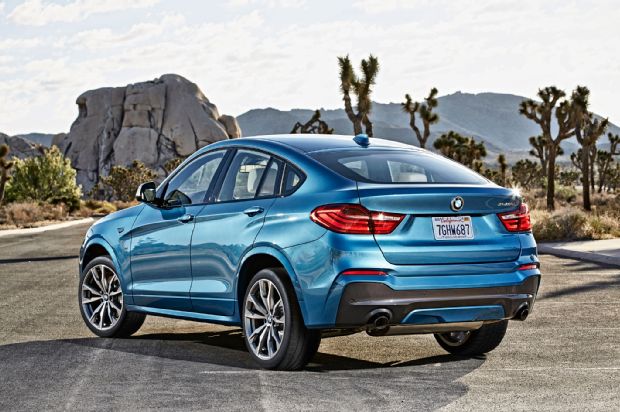2016 BMW X4 M40i Rear Three Quarter 12