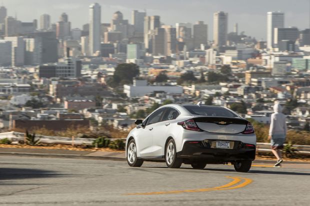 2016 Chevrolet Volt Rear Three Quarter In Motion 02
