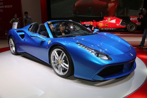 2016 Ferrari 488 Spider Front Three Quarter 02