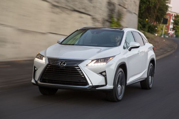 2016 Lexus RX 350 Front Three Quarter In Motion 02