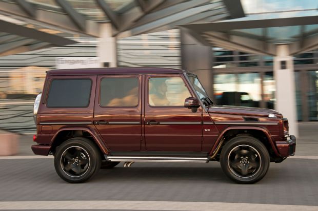 2016 Mercedes Benz G550 Side Profile In Motion 03