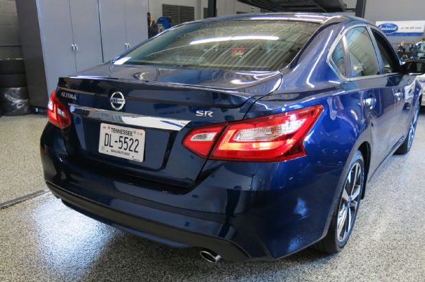 2016 Nissan Altima Sr Rear End Inside 02