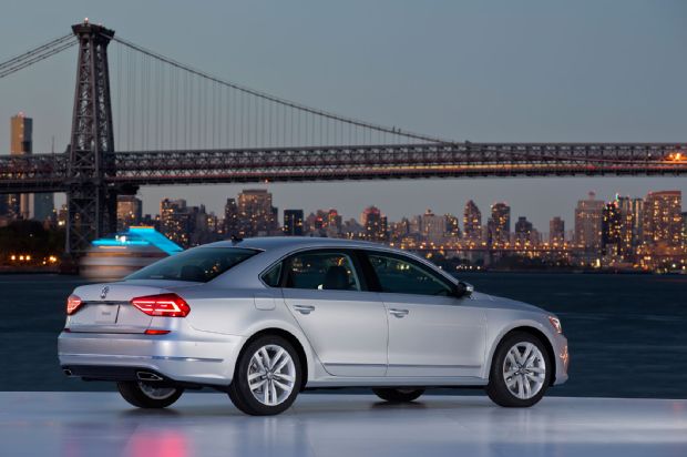 2016 Volkswagen Passat Rear Three Quarter
