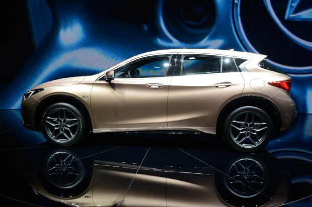 2017 Infiniti Q30 Side