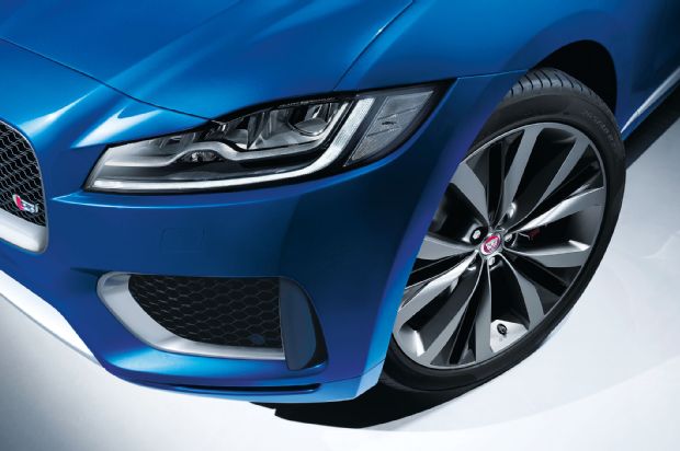 2017 Jaguar F Pace Headlamp And Wheel