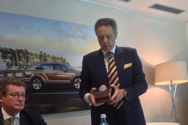 Bentley Bentayga Clock 2