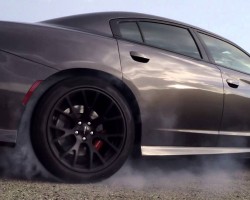 Dodge Charger SRT Hellcat Sights & Sounds – Beauty, Exhaust, Fly-by