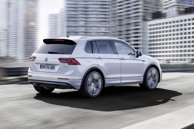 Euro Market Volkswagen Tiguan R Line Rear Three Quarters In Motion 02