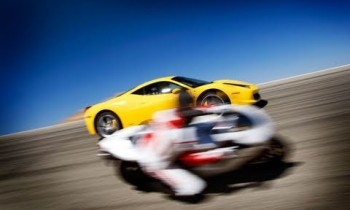 Ferrari 458 Italia vs Ducati 1198S – Forza Italia!