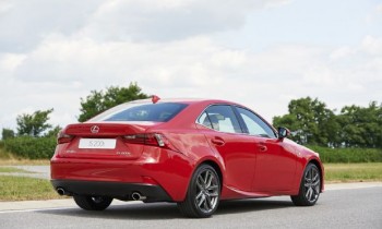 2016 Lexus IS200t Rated at Up to 33 MPG