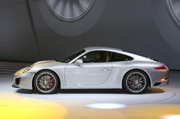 Porsche 911 Carrera S Side Profile 02