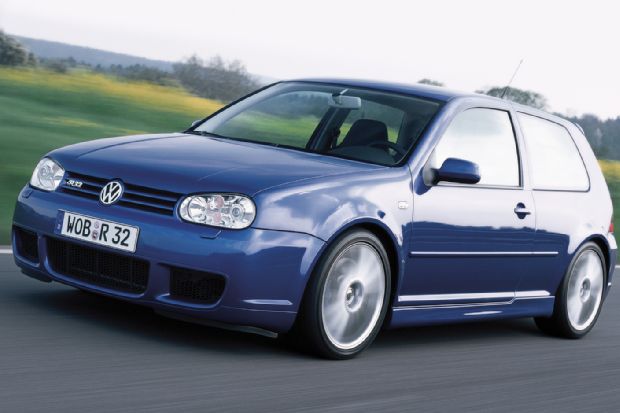 Volkswagen R32 Front View At Speed