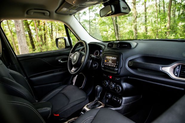 2015 Jeep Renegade Limited 4 4 Cabin 01