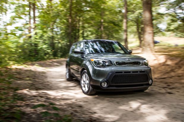 2015 Kia Soul Front Three Quarter In Motion 01