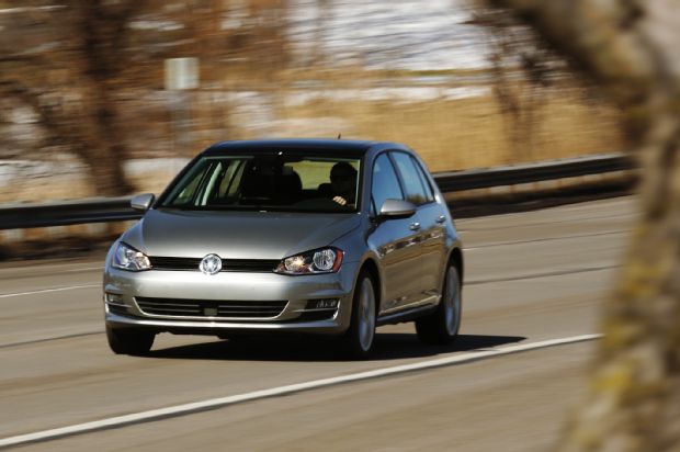 2015 Volkswagen Golf TDI SEL Front Three Quarter In Motion 01