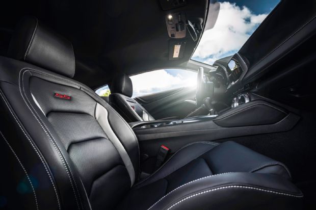 2016 Chevrolet Camaro Cabin 01