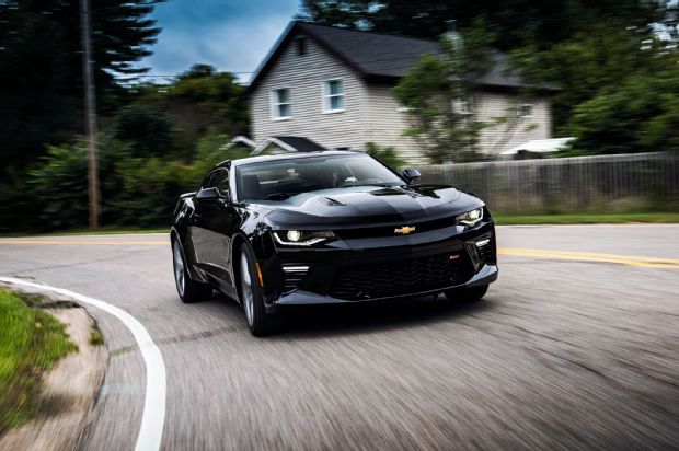 2016 Chevrolet Camaro SS Front Three Quarter In Motion 02