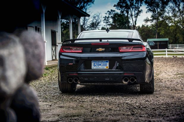 2016 Chevrolet Camaro SS Rear End 04