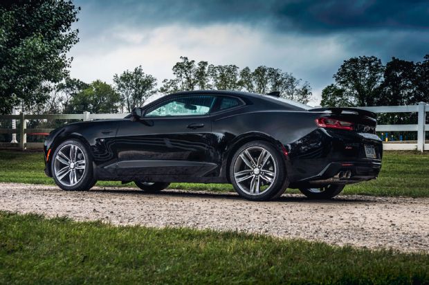 2016 Chevrolet Camaro SS Rear Three Quarter 02