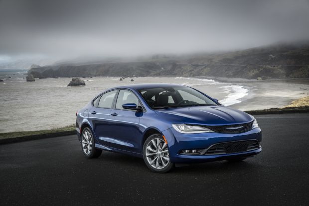 2016 Chrysler 200S Front Three Quarter 07