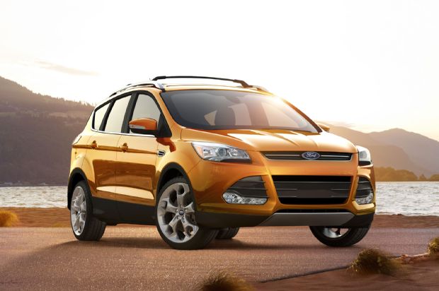 2016 Ford Escape Front Three Quarter 02