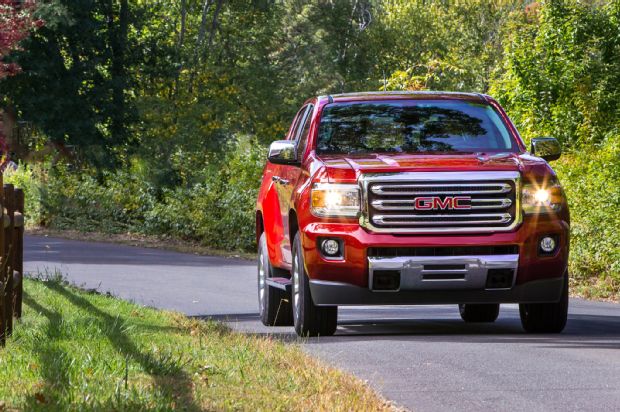2016 GMC Canyon SLT Diesel Front View In Motion 03