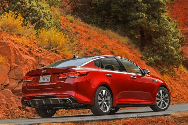 2016 Kia Optima SX 2 0 Turbo Rear Three Quarter 04