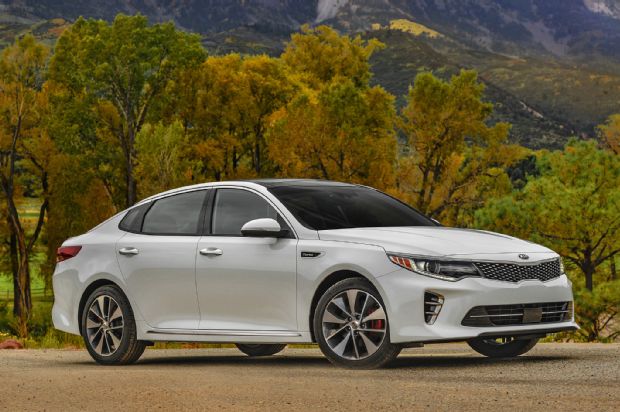 2016 Kia Optima SXL 2 0 Turbo Front Three Quarter 02