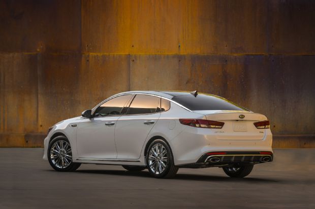 2016 Kia Optima SXL Rear Three Quarters