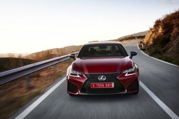2016 Lexus GS F Front End In Motion 03
