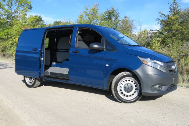 2016 Mercedes Benz Metris Cargo Van Front Three Quarter