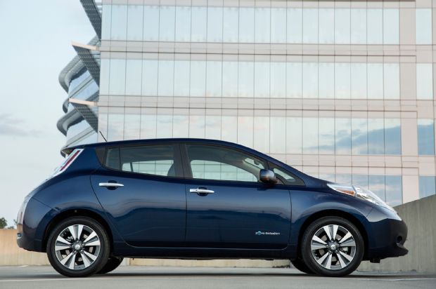 2016 Nissan Leaf Side Profile