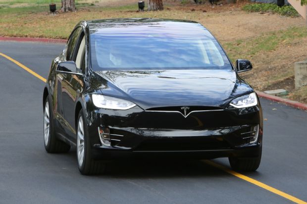 2016 Tesla Model X Front Three Quarter 1