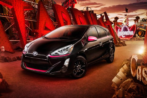 2016 Toyota Prius C Persona Series Front Three Quarter 01