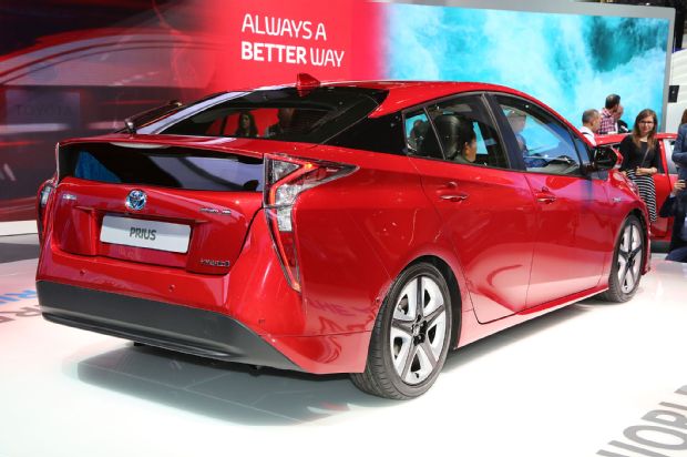2016 Toyota Prius Rear Three Quarter 02