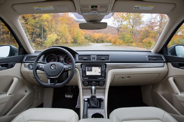 2016 Volkswagen Passat SEL Cabin 01