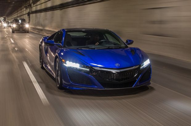 2017 Acura NSX Front Three Quarter Motion8