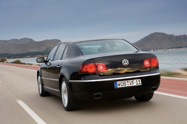 First Gen Volkswagen Phaeton Euro Spec Rear End In Motion