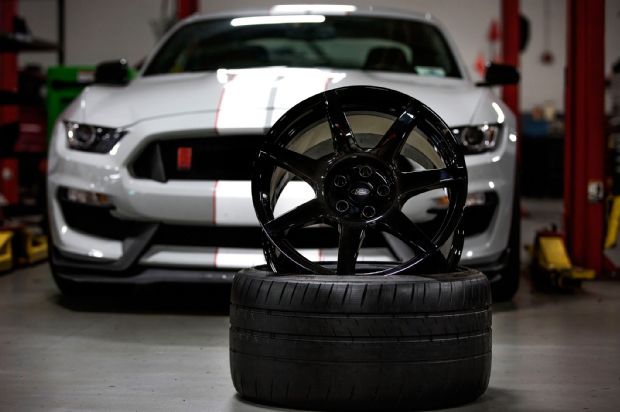 Ford Shelby GT350R Mustang Carbon Fiber Wheel